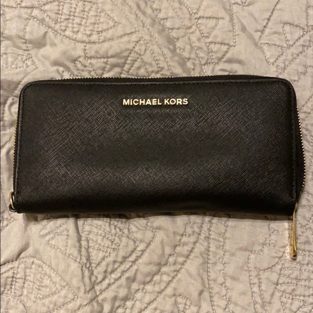 Michael Kors wristlet/ clutch